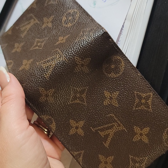 Louis Vuitton - Picture 9 of 12